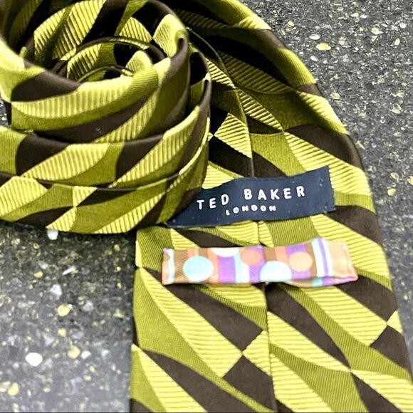 Ted Baker Geometric Print 100% Silk Tie. - Picture 1 of 7
